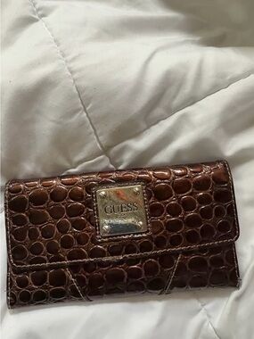 GUESS Croc-Embossed Brown Wallet with Gold Logo Plate